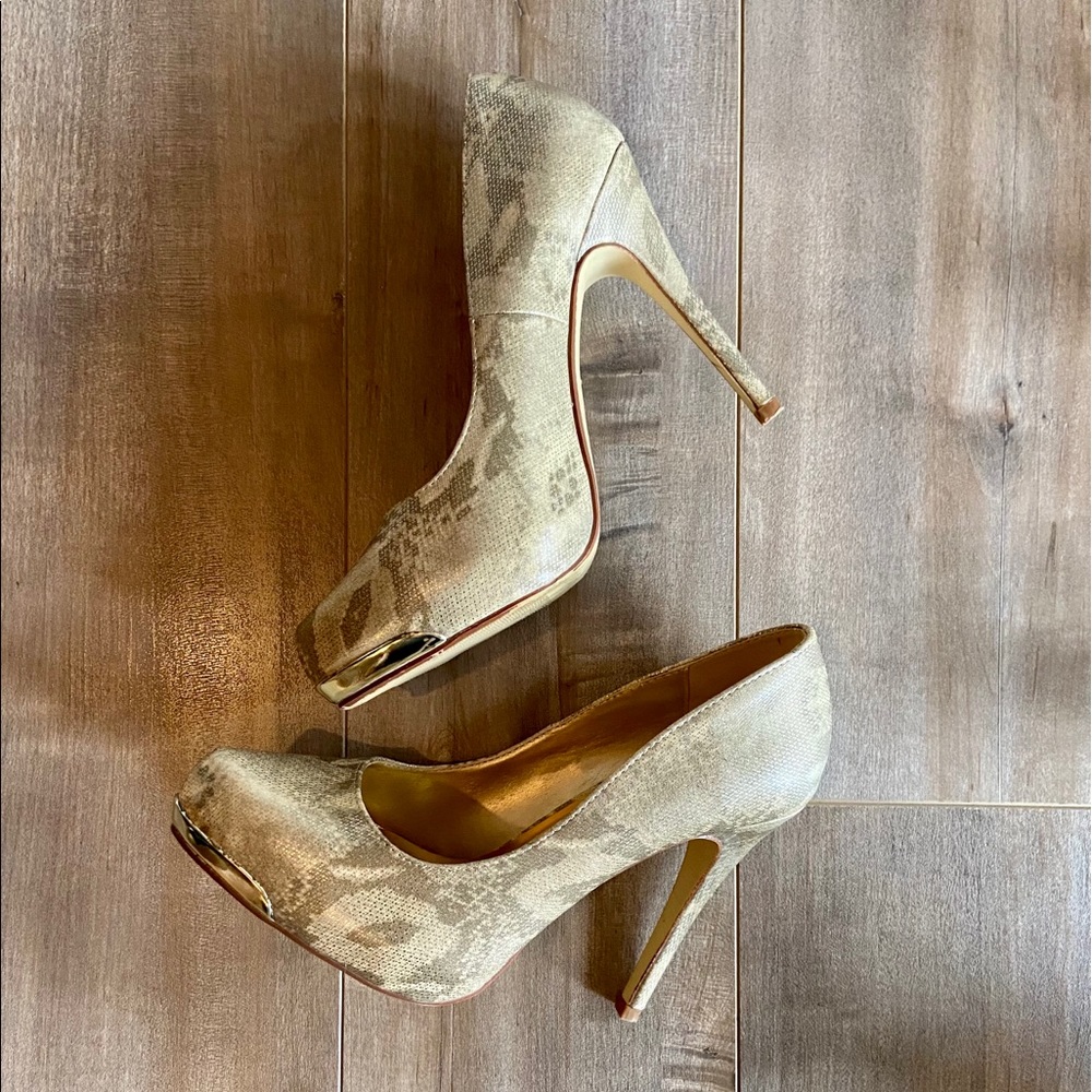 Heart in D Metallic Python Platform Heels - Picture 3 of 13